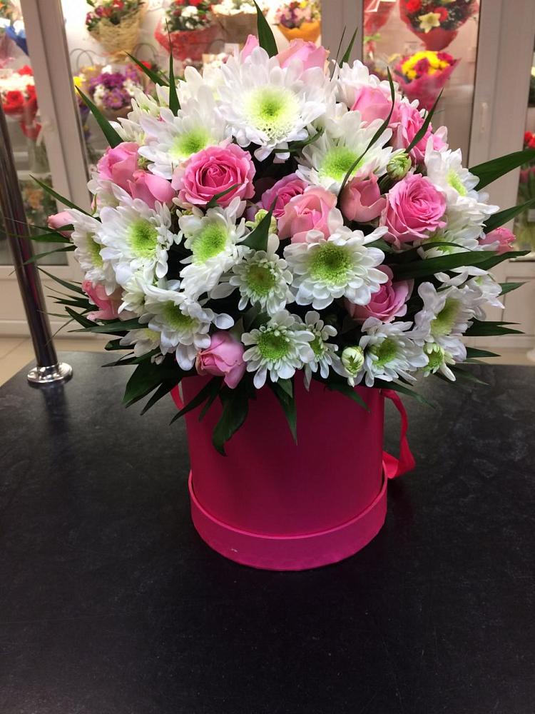 Цветочная композиция из Розы и Хризантемы в шляпной коробке в Посёлок совхоза Красковский