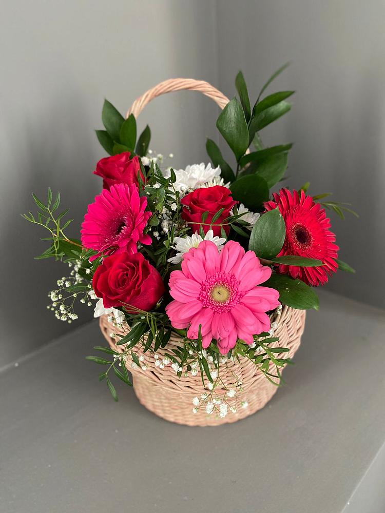 Цветочная композиция из Розы, Хризантемы и Герберы в корзине в Посёлок совхоза Красковский