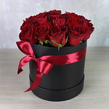 Цветочная композиция из Розы в шляпной коробке в Посёлок совхоза Красковский