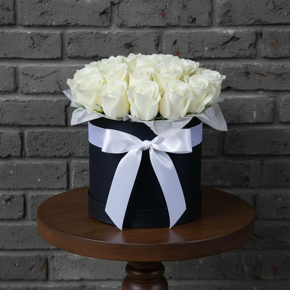 Цветочная композиция из Розы в шляпной коробке в Посёлок совхоза Красковский